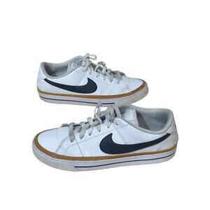 Nike legacy sneaker size 9 women's